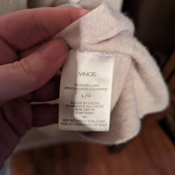 Vince. Cream color cashmere blend sweater - Picture 3 of 4